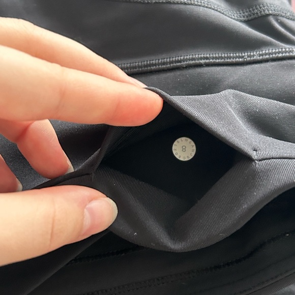 Lululemon black leggings with short inseam and side detailing size 8 - Picture 7 of 7
